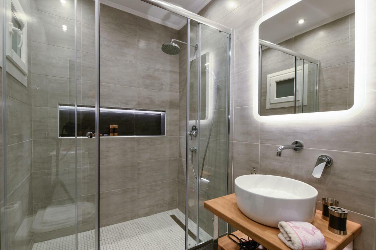 Adell Luxury Apartments カヴァラ エクステリア 写真